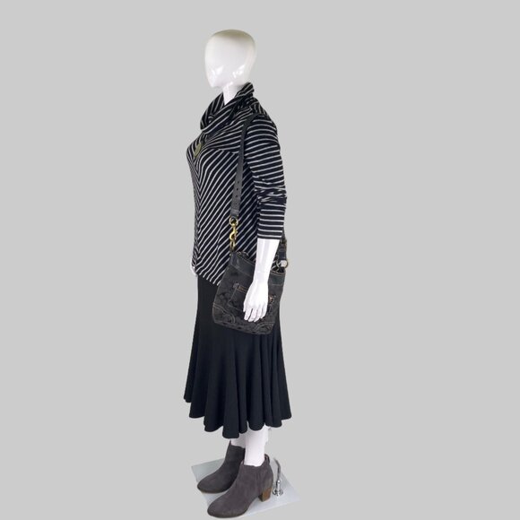 Tribal striped loose fit turtleneck sweater - Picture 4 of 6